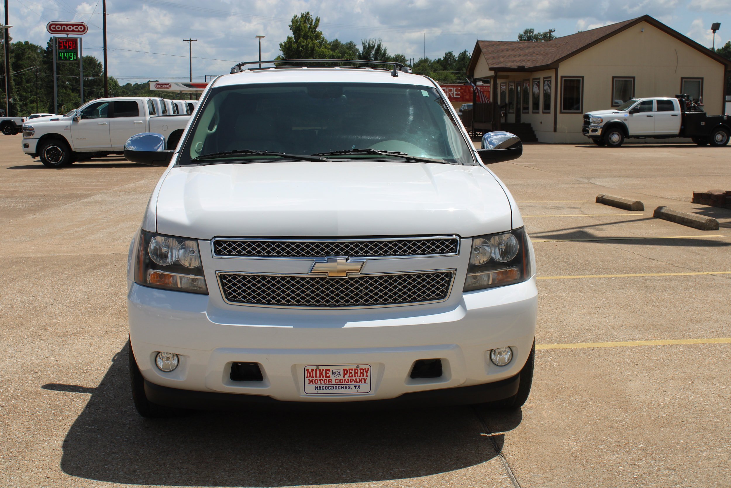Used 2010 Chevrolet Tahoe LTZ RWD image 3