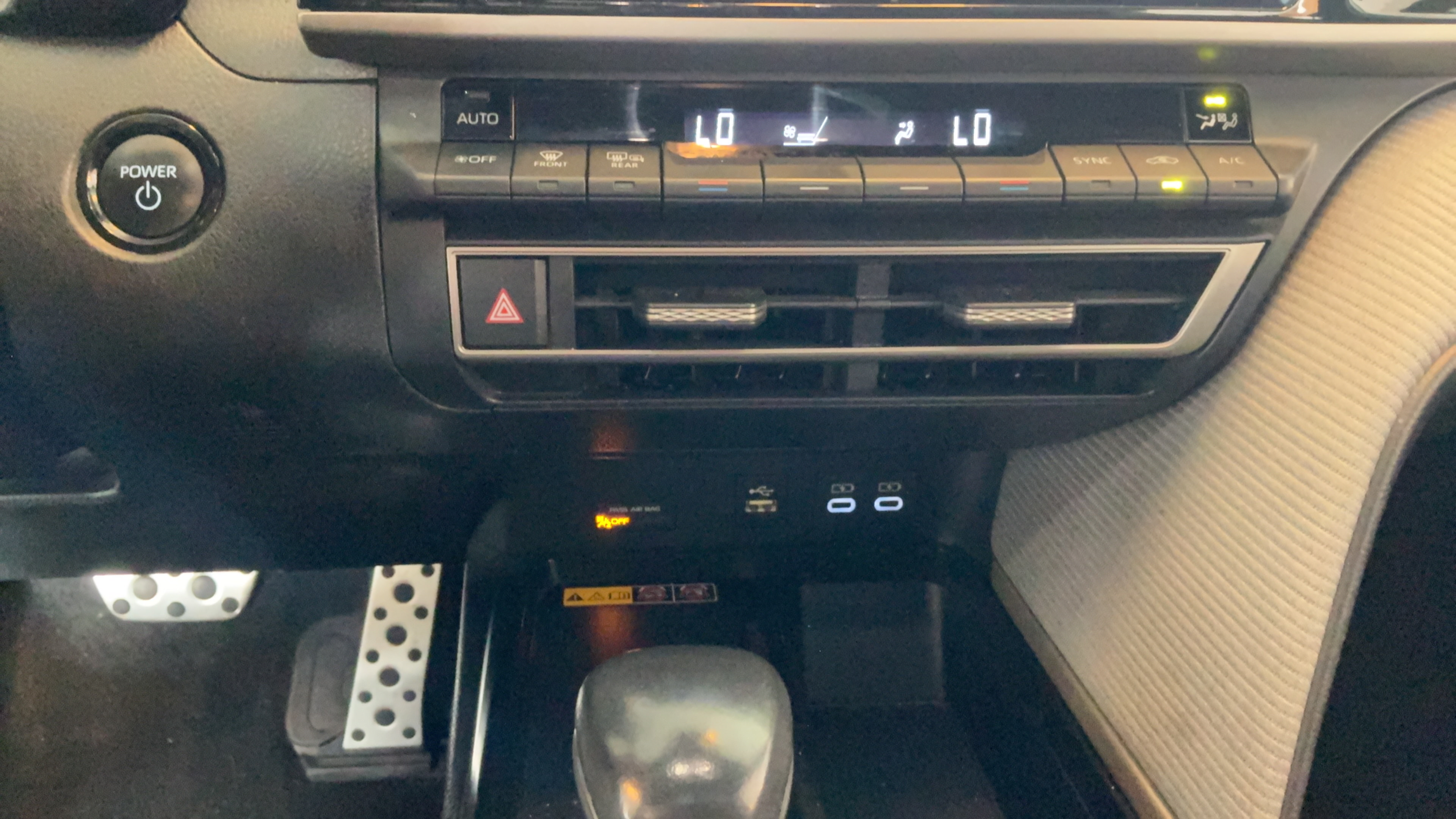 Used 2025 Toyota Camry SE w/ Convenience Package FWD image 18