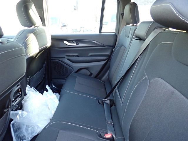 New 2025 Jeep Grand Cherokee Laredo X w/ Luxury Tech Group I image 13
