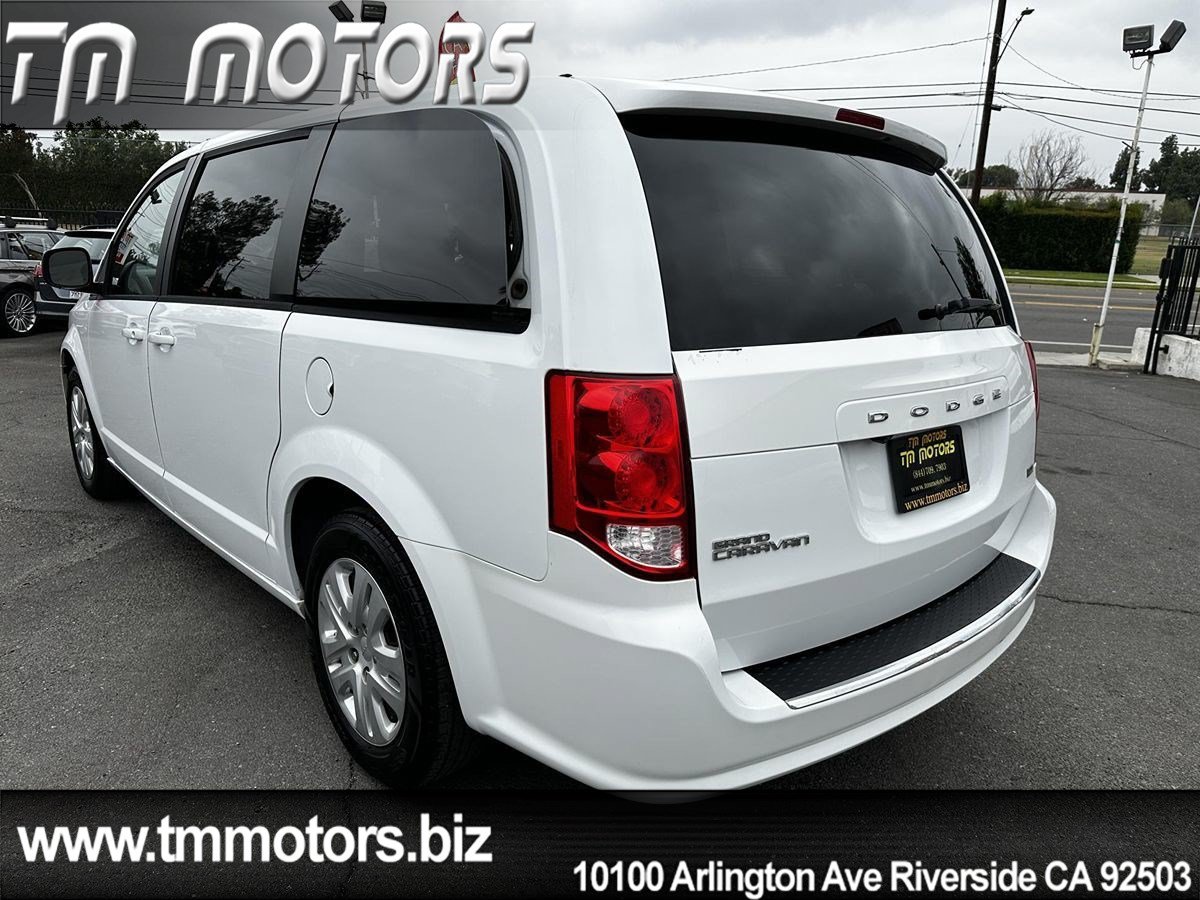 Used 2018 Dodge Grand Caravan SE FWD image 4