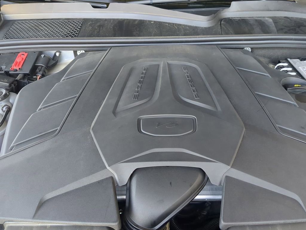 Used 2024 Porsche Cayenne Coupe image 10