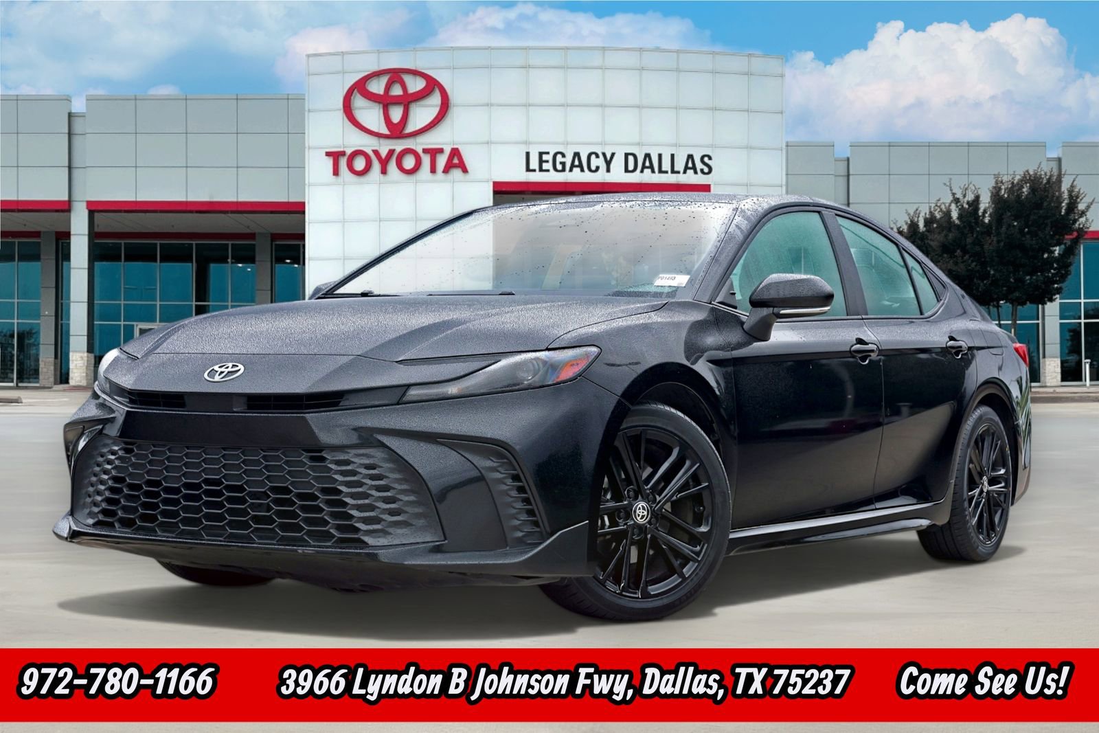 Used 2025 Toyota Camry SE FWD image 1