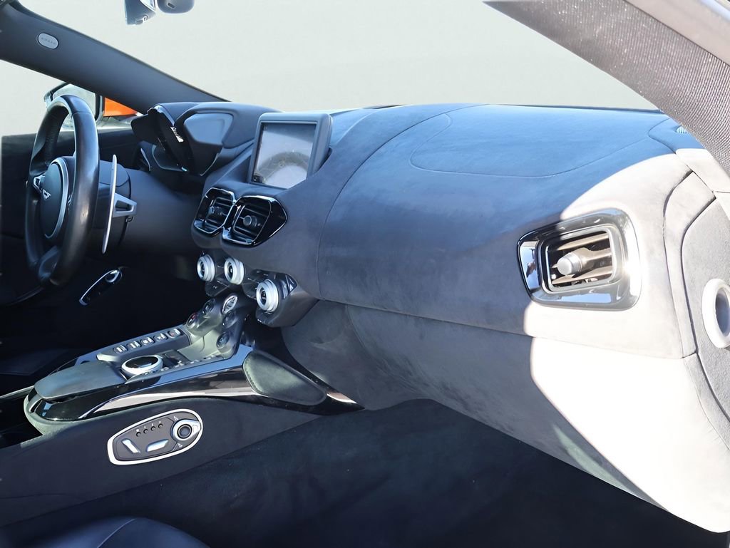 Used 2020 Aston Martin V8 Vantage Coupe image 10