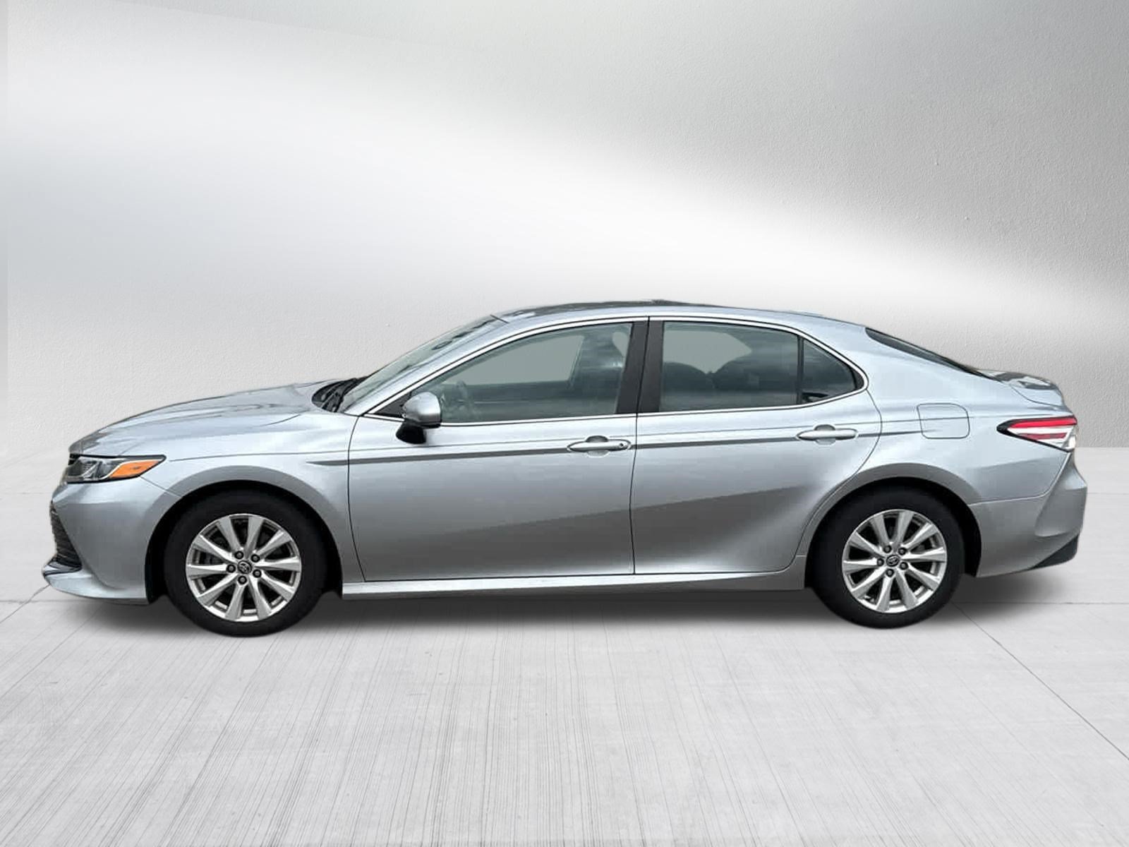 Used 2020 Toyota Camry LE FWD image 4