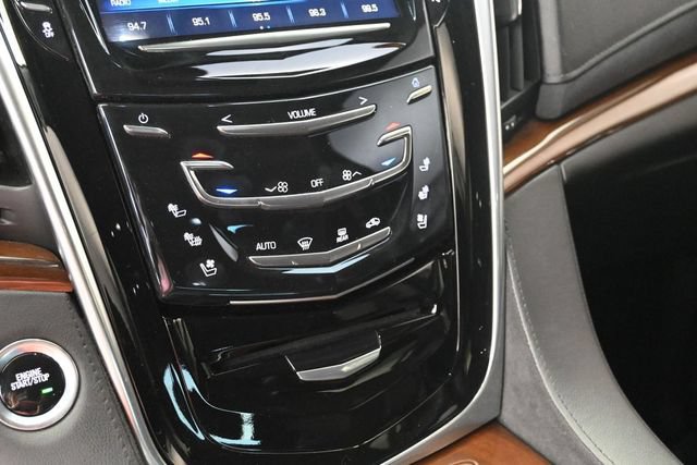 Used 2020 Cadillac Escalade Luxury w/ Escalade Sport Edition AWD/4WD image 25