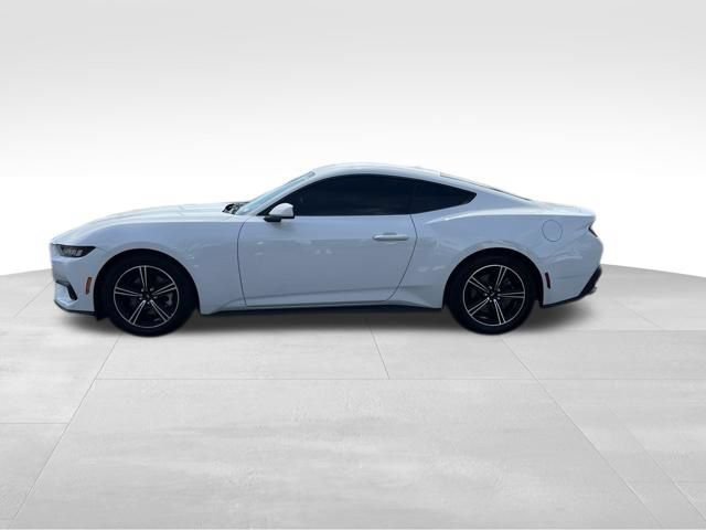 Used 2025 Ford Mustang Coupe RWD image 4