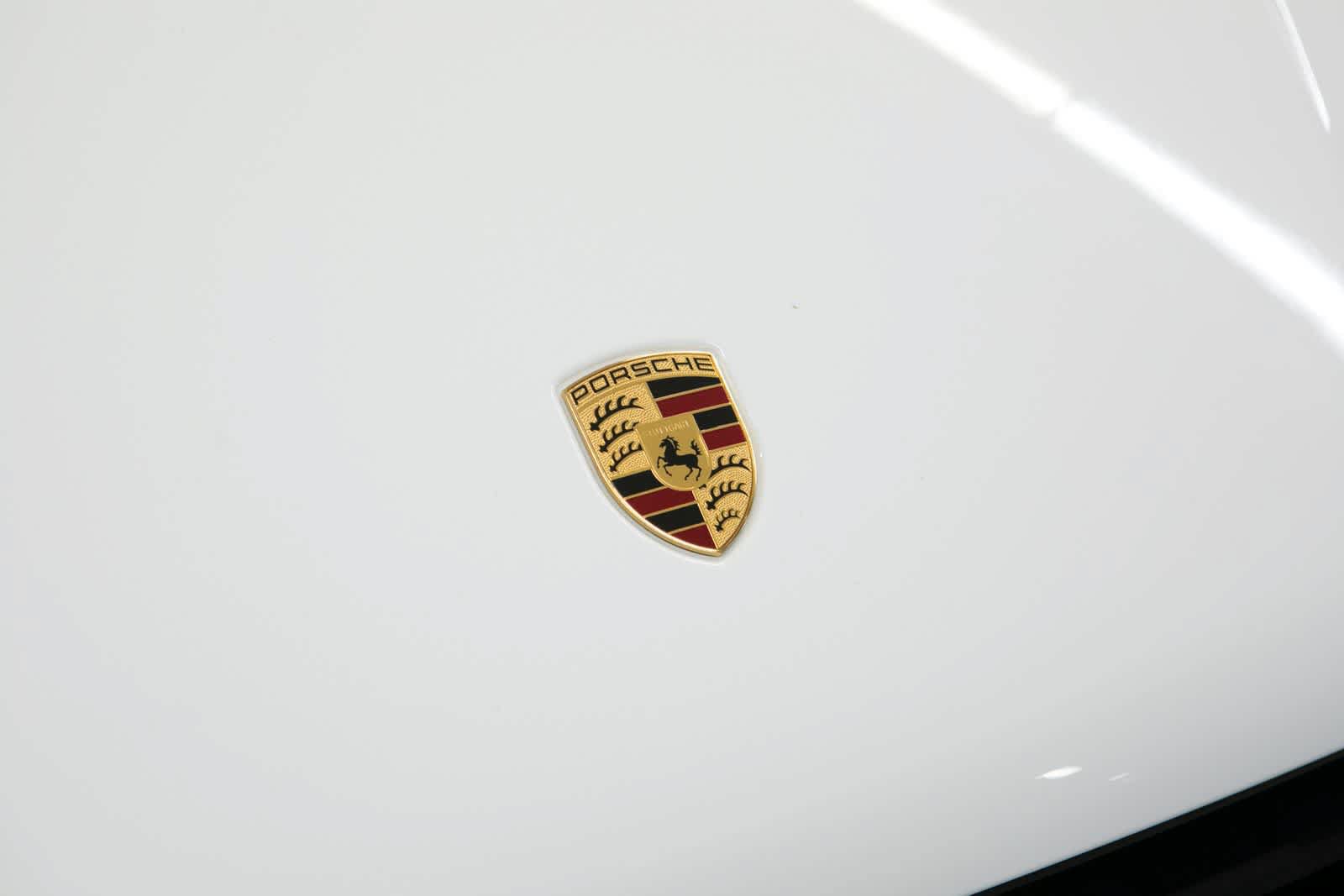 Certified 2025 Porsche Macan AWD/4WD image 17
