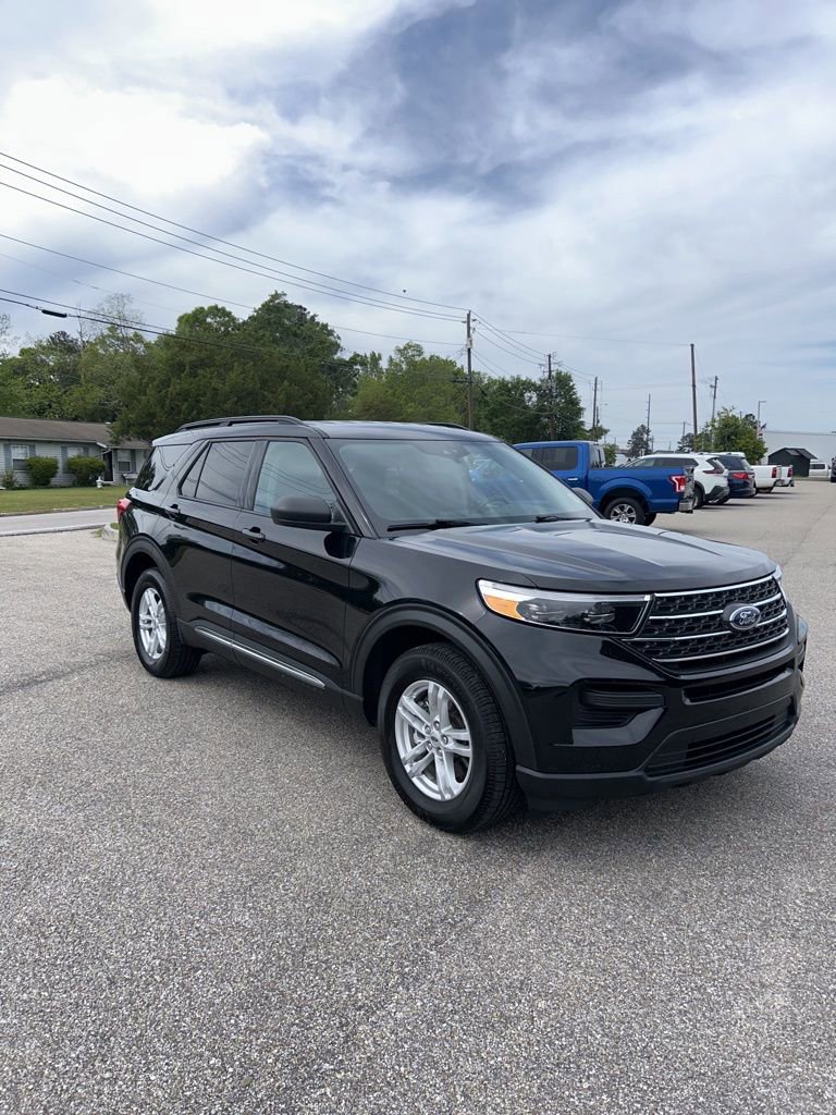 Used 2023 Ford Explorer XLT AWD/4WD image 12