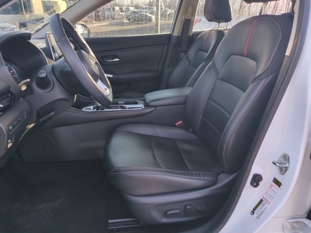 Used 2022 Nissan Sentra SR w/ SR Premium Package image 16