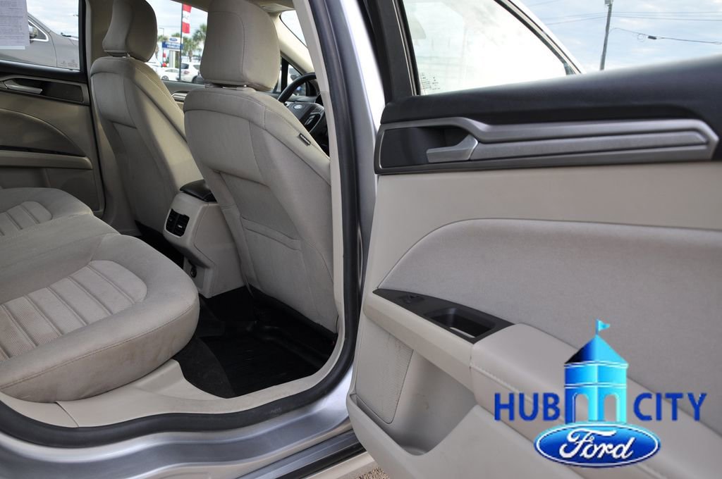 Used 2020 Ford Fusion SE AWD/4WD image 15