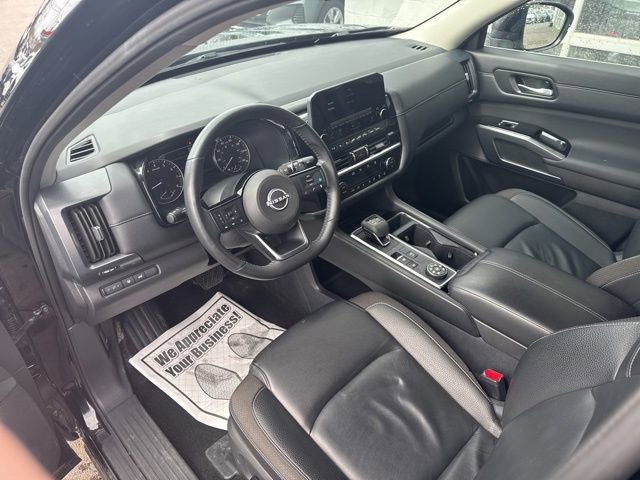 Used 2025 Nissan Pathfinder SL AWD/4WD image 17