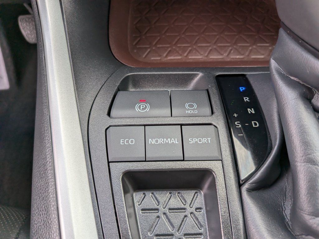 Used 2025 Toyota RAV4 Limited FWD image 30