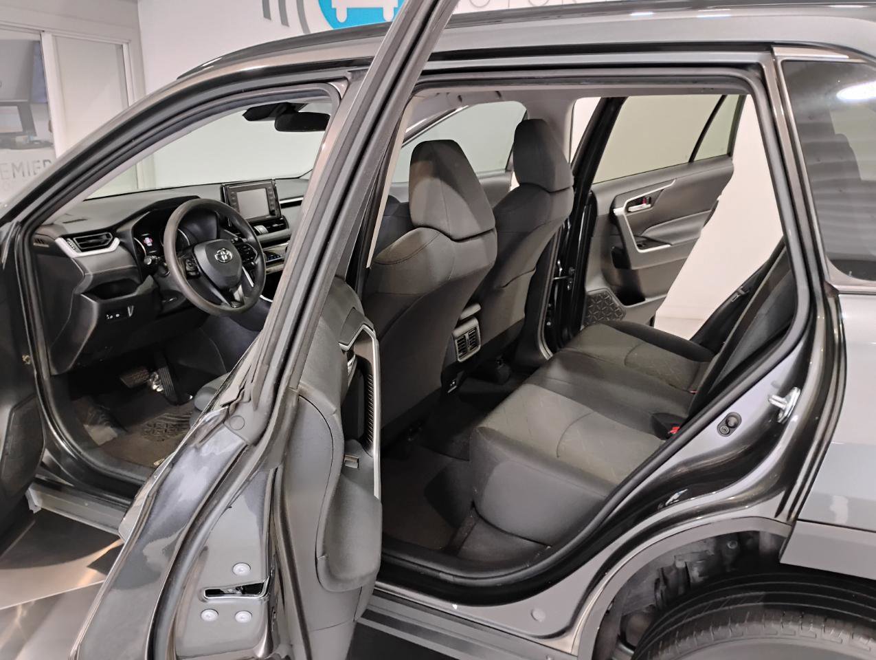 Used 2021 Toyota RAV4 XLE FWD image 8