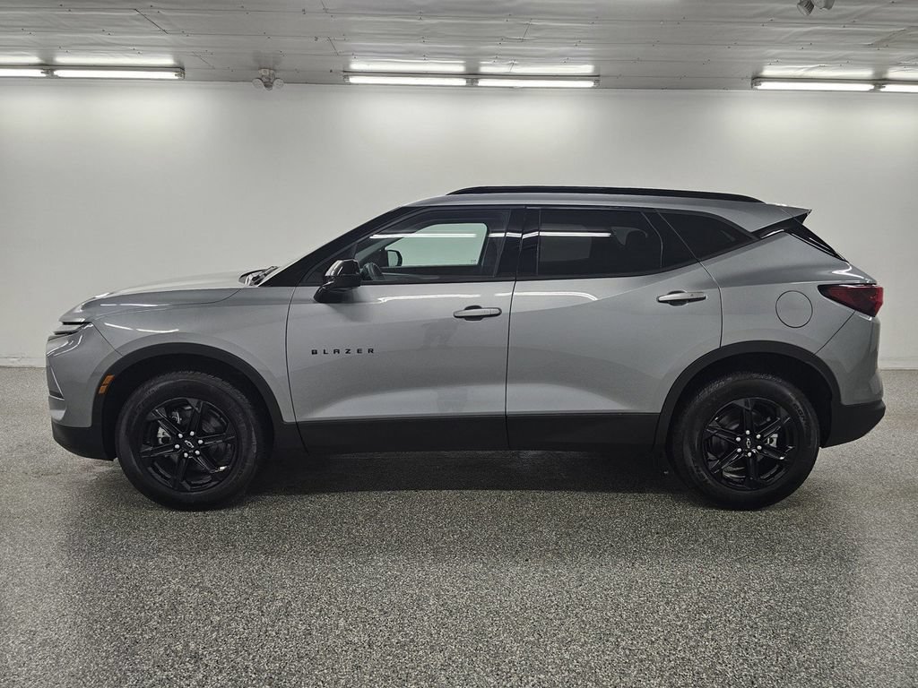 Used 2026 Chevrolet Blazer LT w/ Convenience Package FWD image 9
