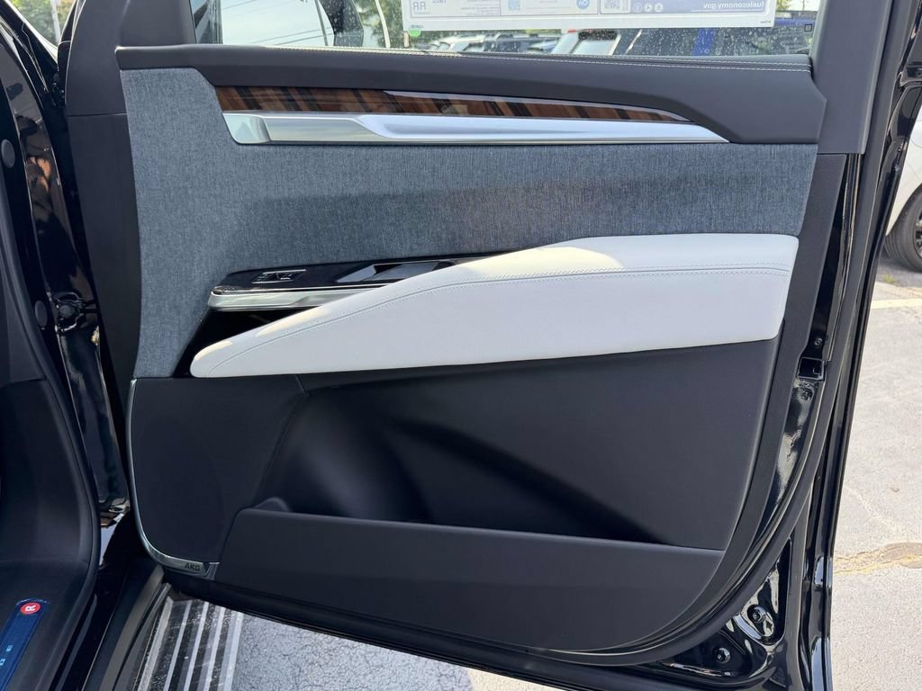New 2026 Cadillac Escalade ESV Platinum Sport w/ LPO, ONYX Package AWD/4WD image 8