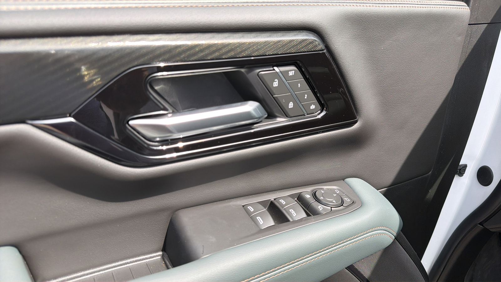 New 2026 GMC Yukon AT4 w/ LPO, Floor Liner Package AWD/4WD image 23