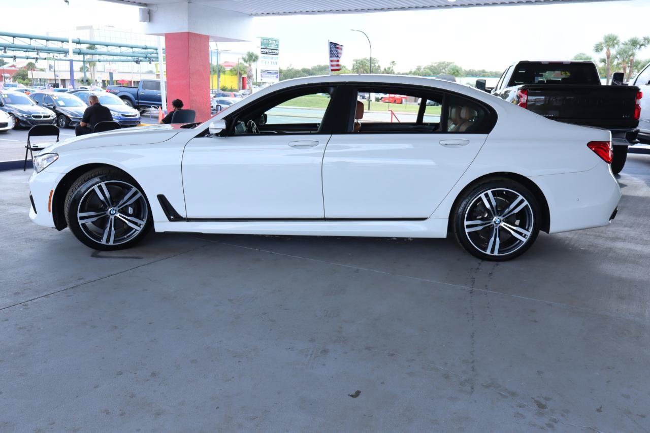 Used 2016 BMW 750i RWD image 10
