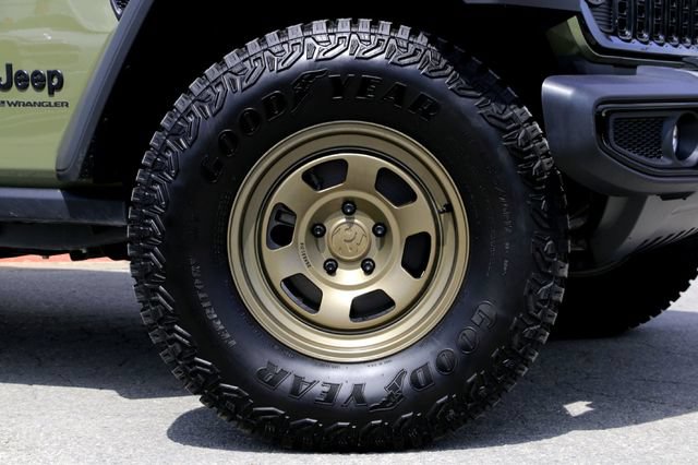Used 2025 Jeep Wrangler Unlimited Sport AWD/4WD image 2