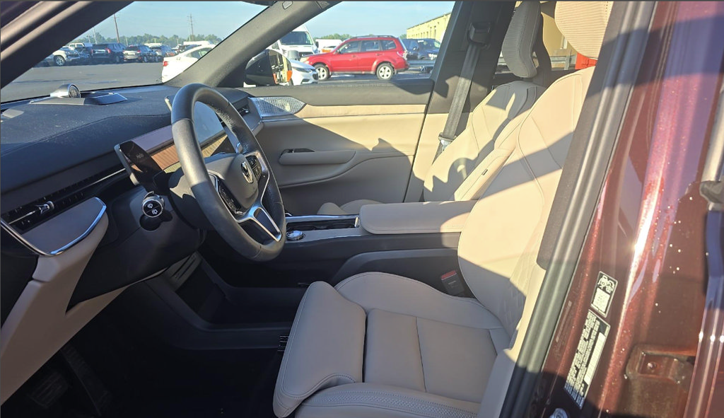 Certified 2025 Volvo EX90 Ultra AWD/4WD image 13