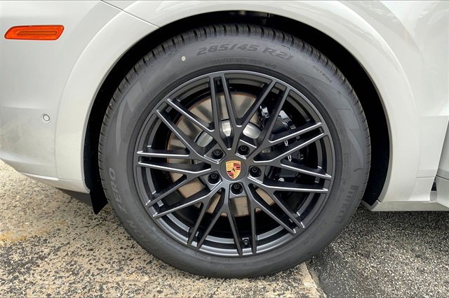 New 2025 Porsche Cayenne GTS image 14