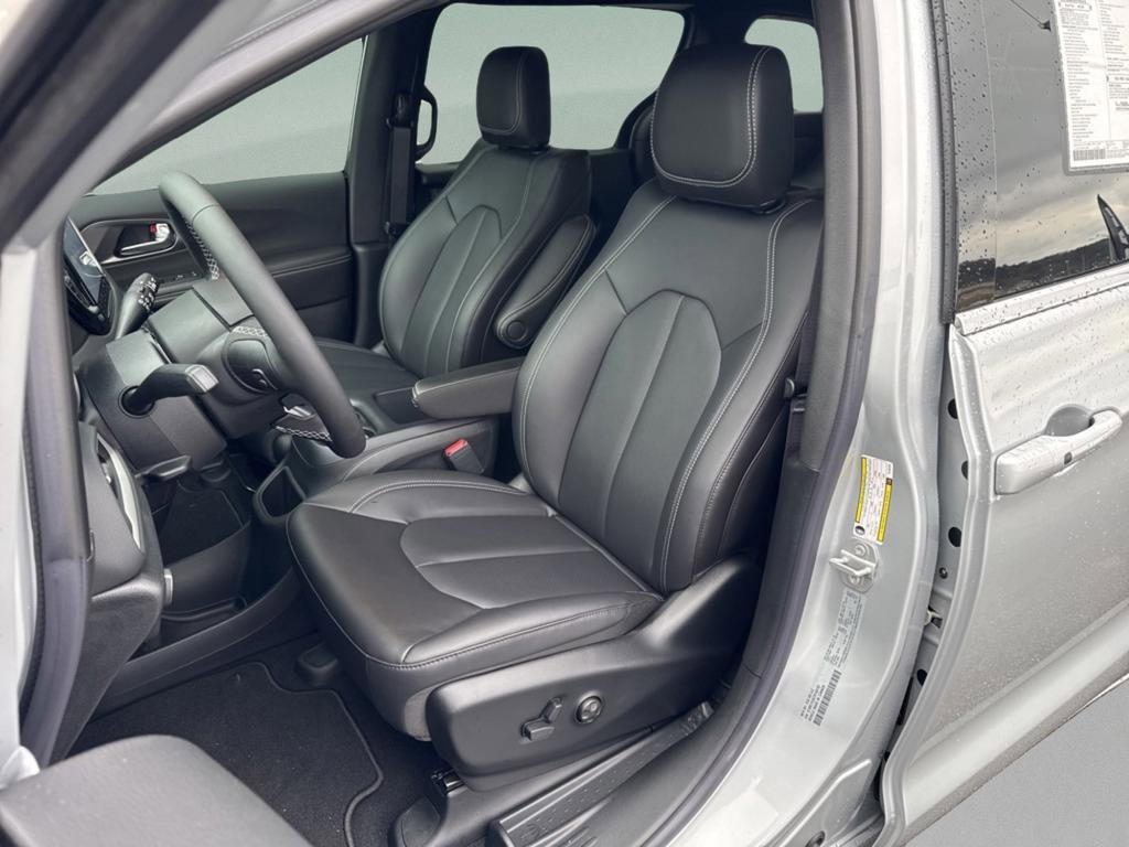 New 2026 Chrysler Voyager LX image 9