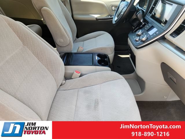 Used 2017 Toyota Sienna LE FWD image 15