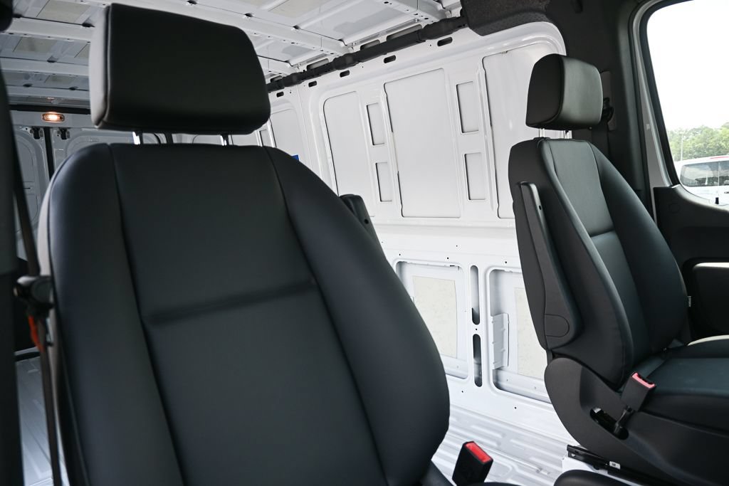 Used 2025 Mercedes-Benz Sprinter 2500 image 18
