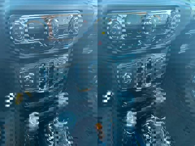 Used 2023 Jeep Wrangler Unlimited image 14