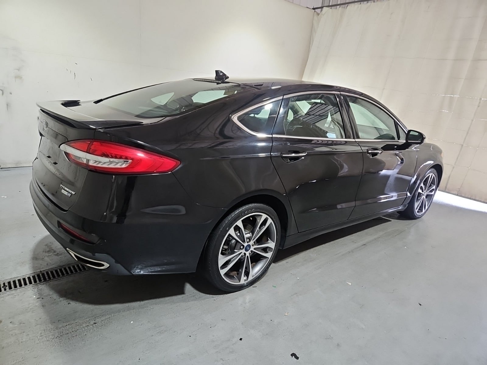Used 2020 Ford Fusion Titanium AWD/4WD image 4