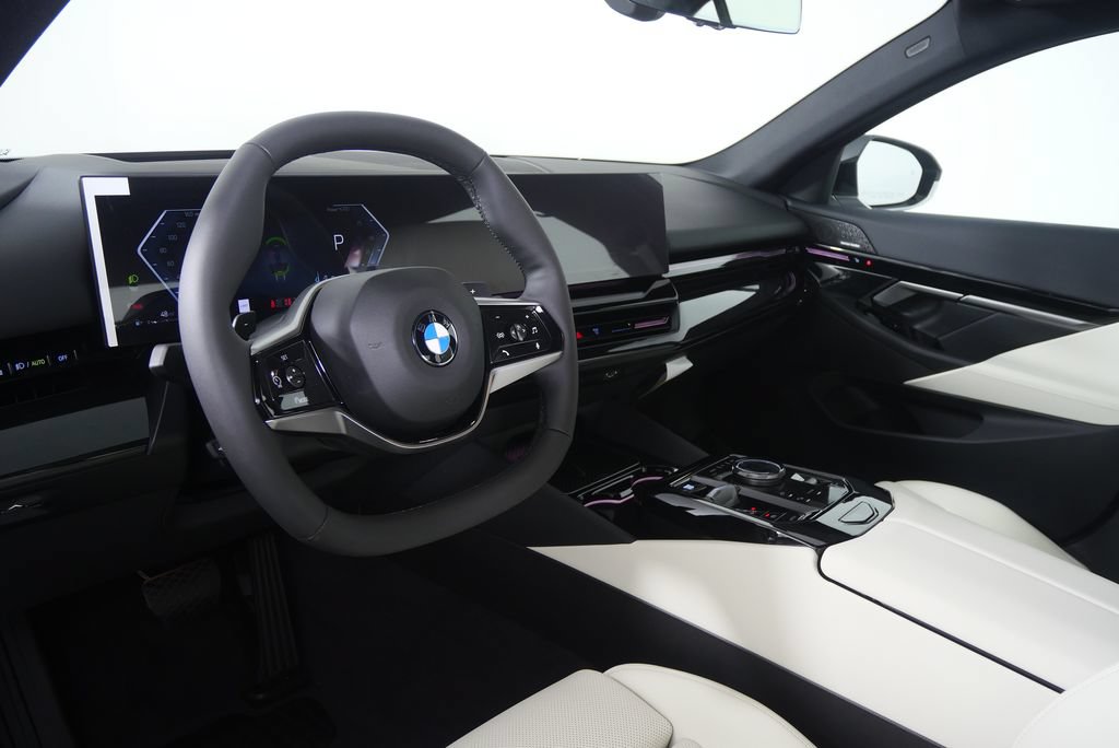 Used 2026 BMW 530i RWD image 13