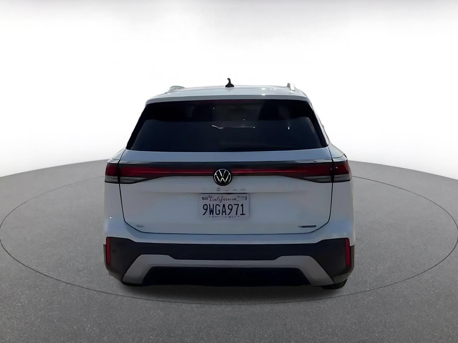 Used 2026 Volkswagen Tiguan SE AWD/4WD image 12