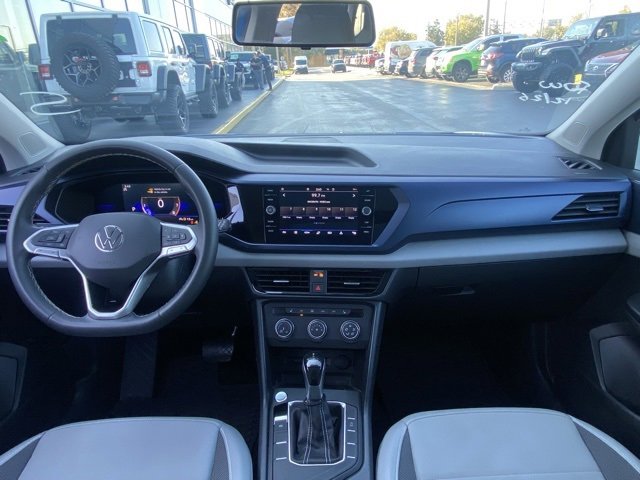 Used 2022 Volkswagen Taos SE w/ Panoramic Sunroof Package image 15