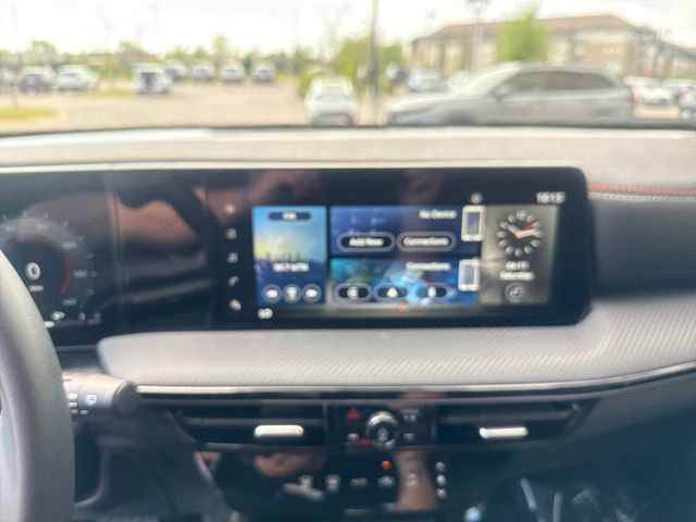 Used 2025 Nissan Kicks SR image 14