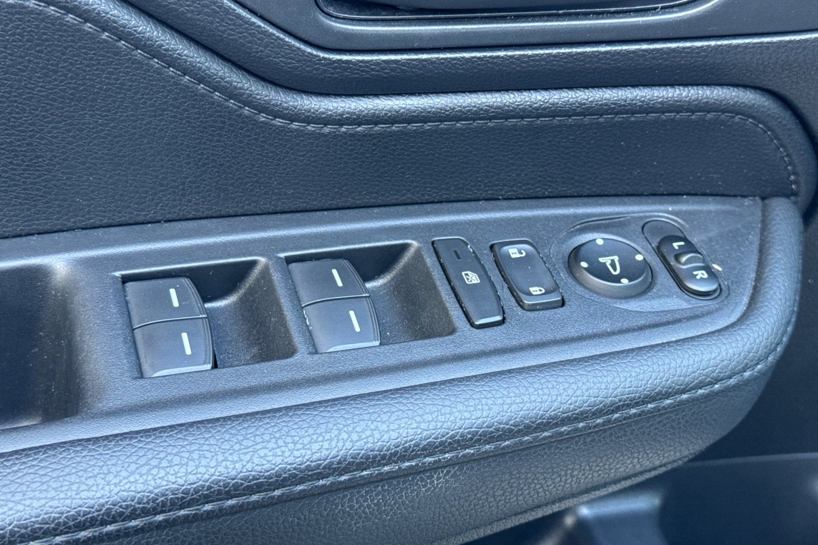 Used 2025 Honda Odyssey Sport-L image 13