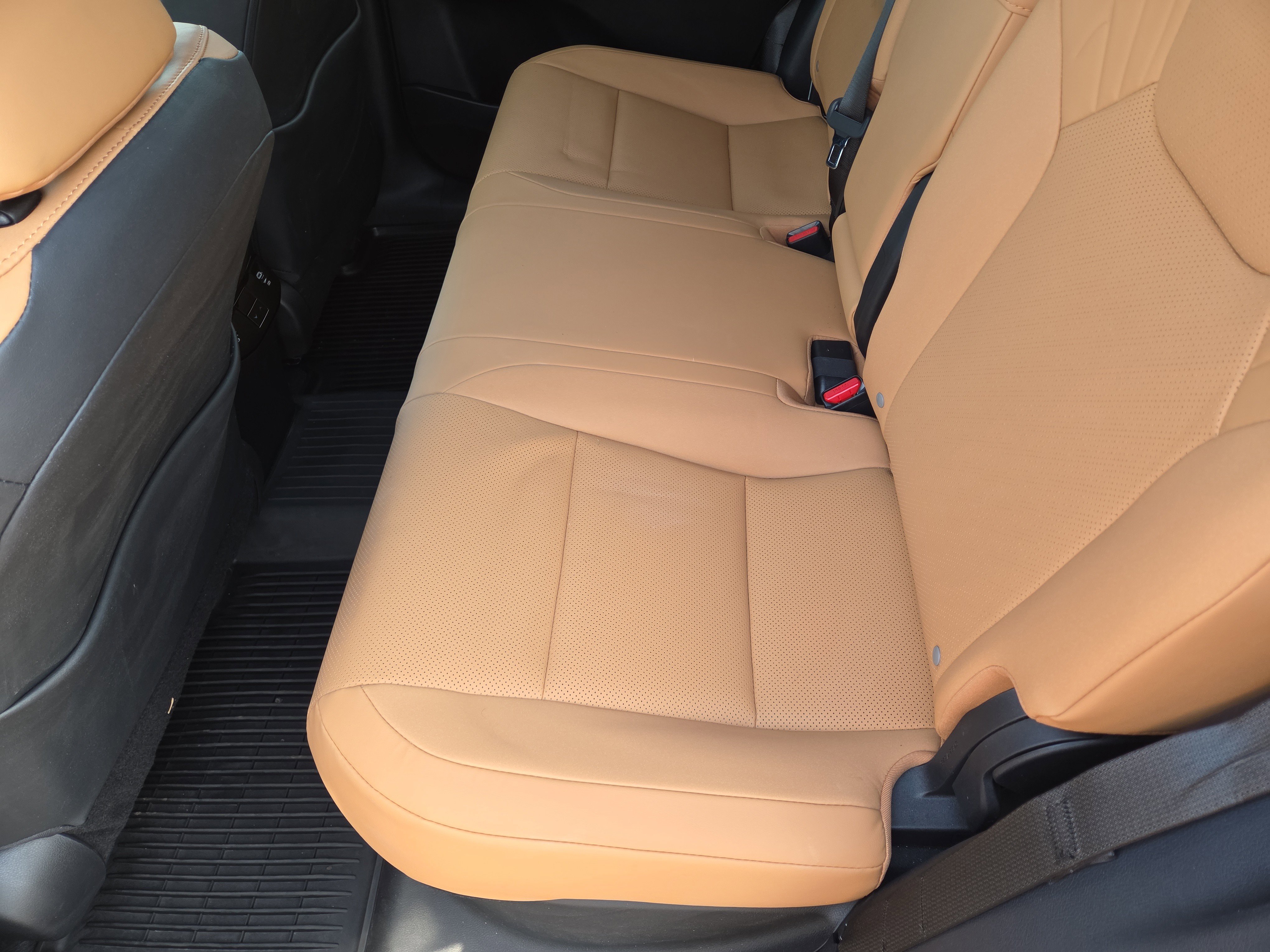 Used 2024 Lexus RX 350 Premium w/ Accessory Package (Z1) image 22