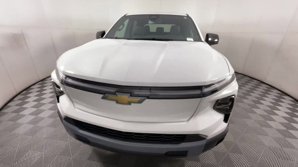 New 2025 Chevrolet Silverado EV LT image 4