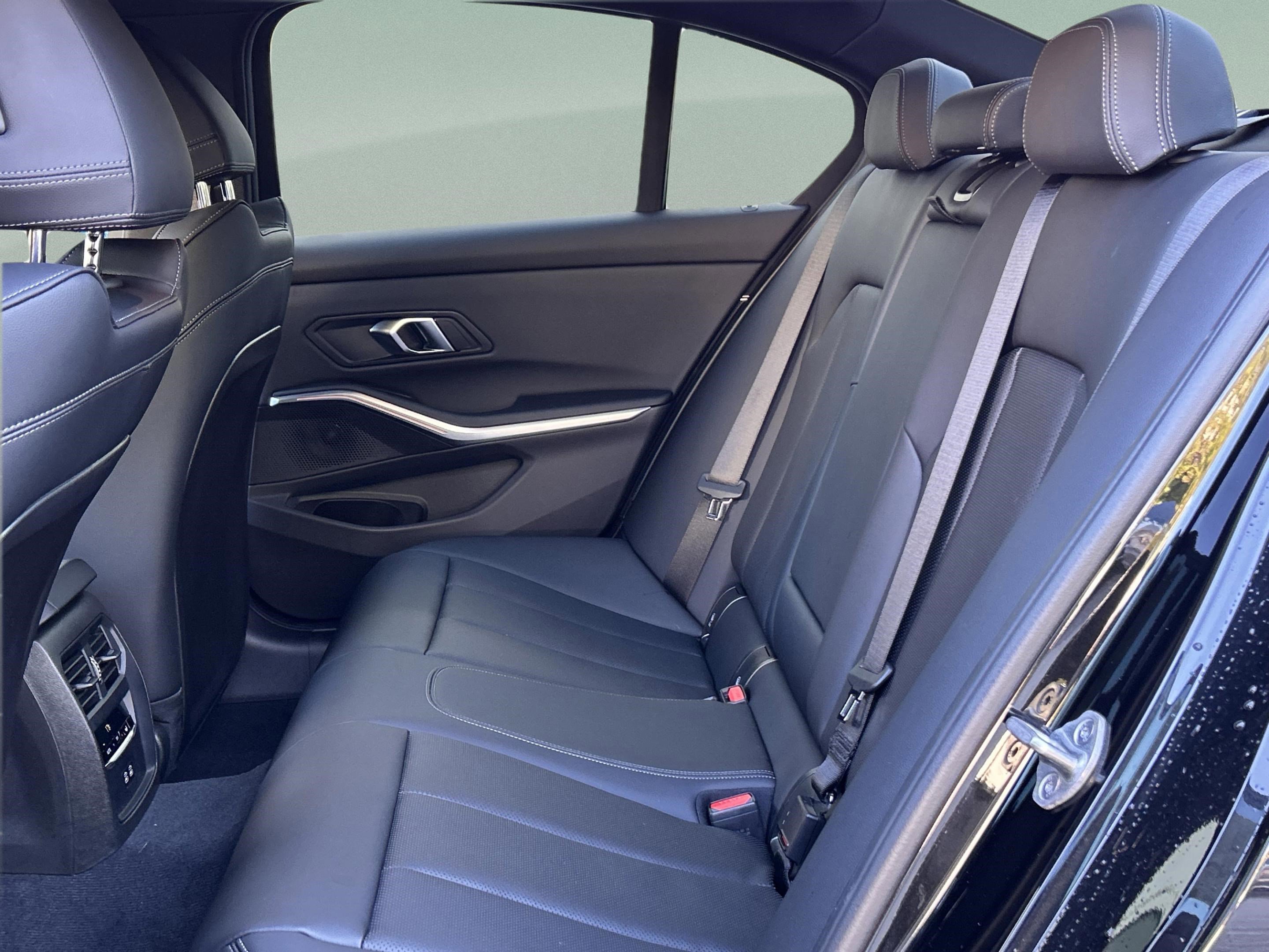 Used 2026 BMW 330i Sedan w/ M Sport Package image 27