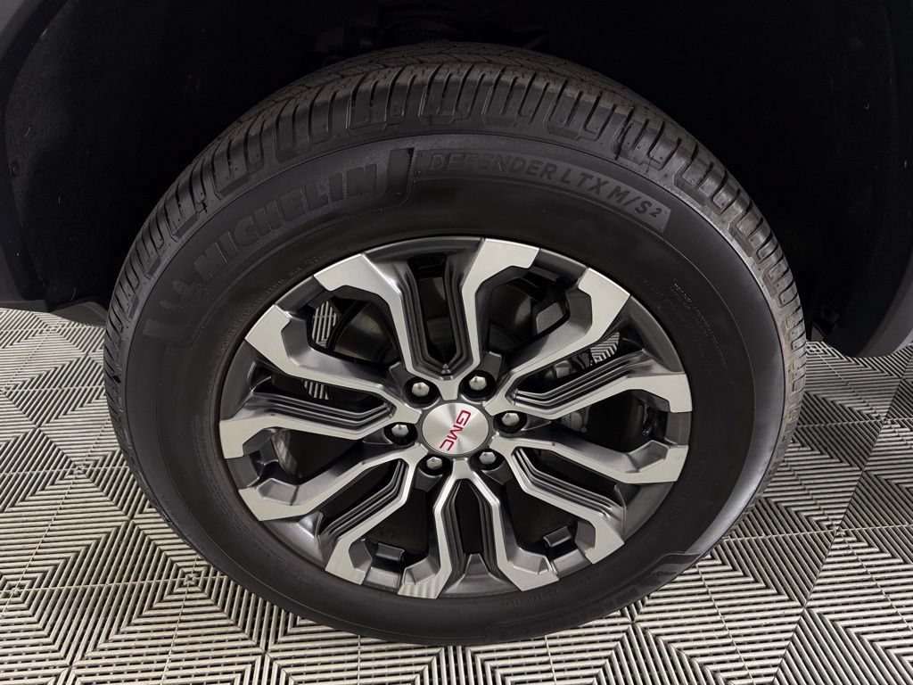 Used 2024 GMC Canyon Denali AWD/4WD image 12