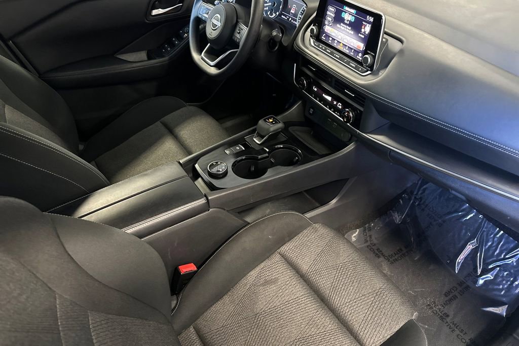 Used 2024 Nissan Rogue SV AWD/4WD image 16