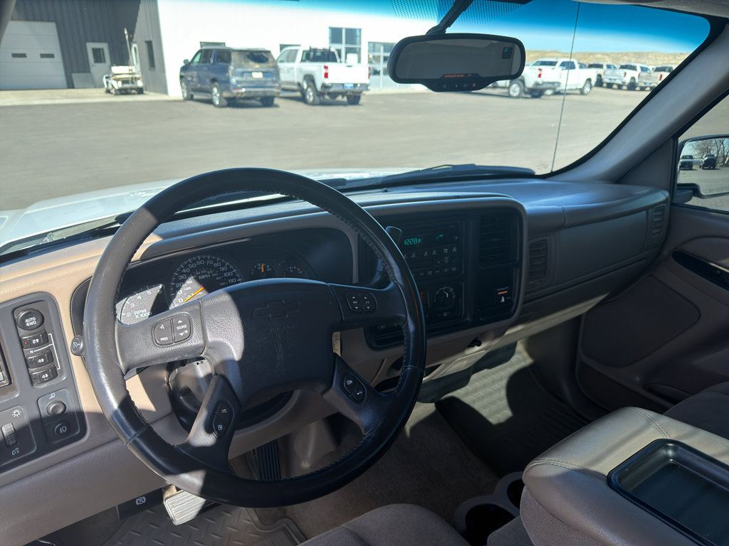 Used 2004 Chevrolet Silverado 1500 LS w/ Light Duty Power Package AWD/4WD image 3