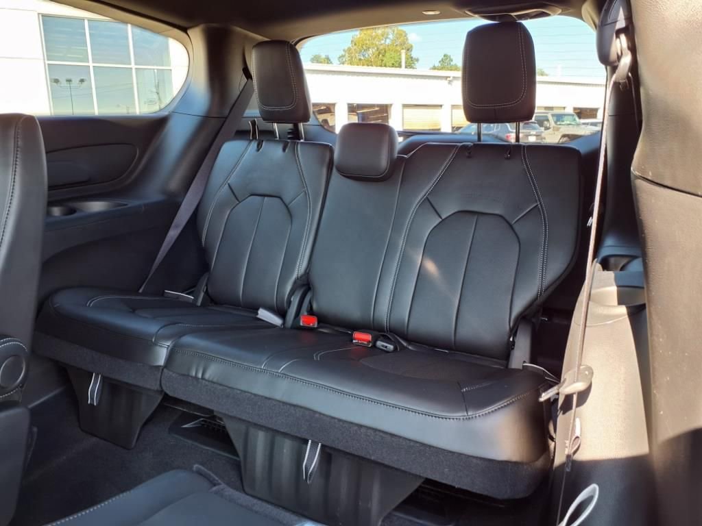 New 2026 Chrysler Pacifica Select image 6