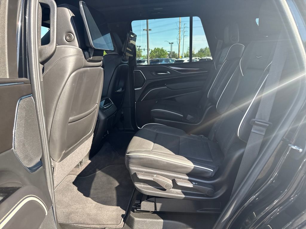 Used 2024 Cadillac Escalade Premium Luxury AWD/4WD image 26