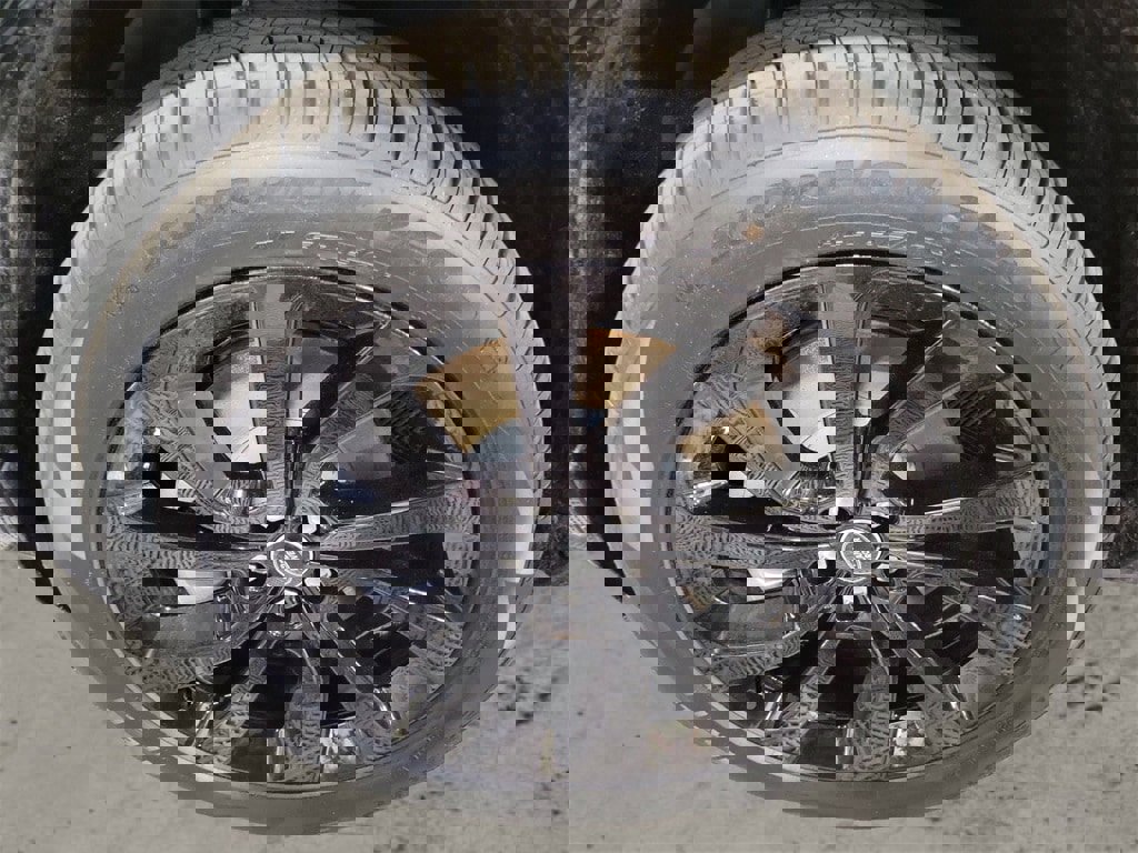 New 2025 Land Rover Discovery Sport Dynamic SE image 9