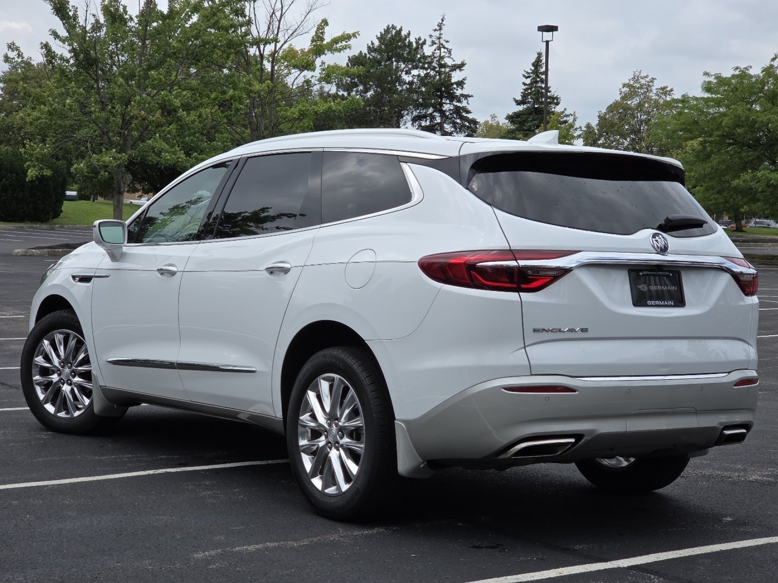 Used 2020 Buick Enclave Premium w/ Sun and Sites Package FWD image 20