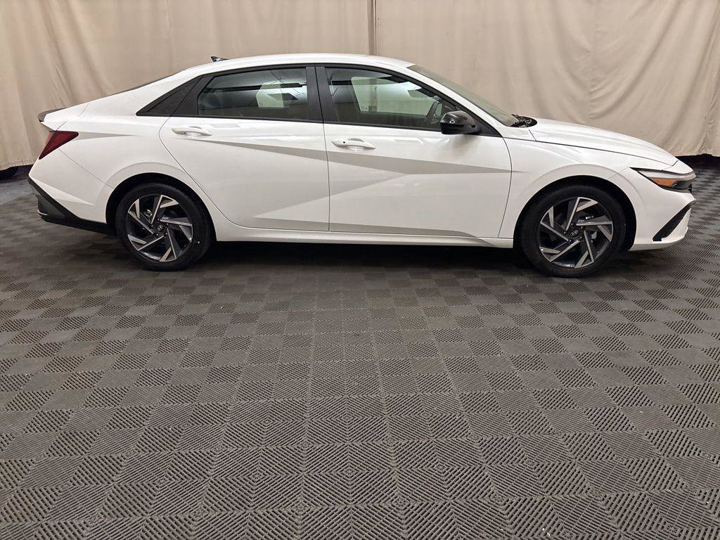New 2025 Hyundai Elantra Sport image 4