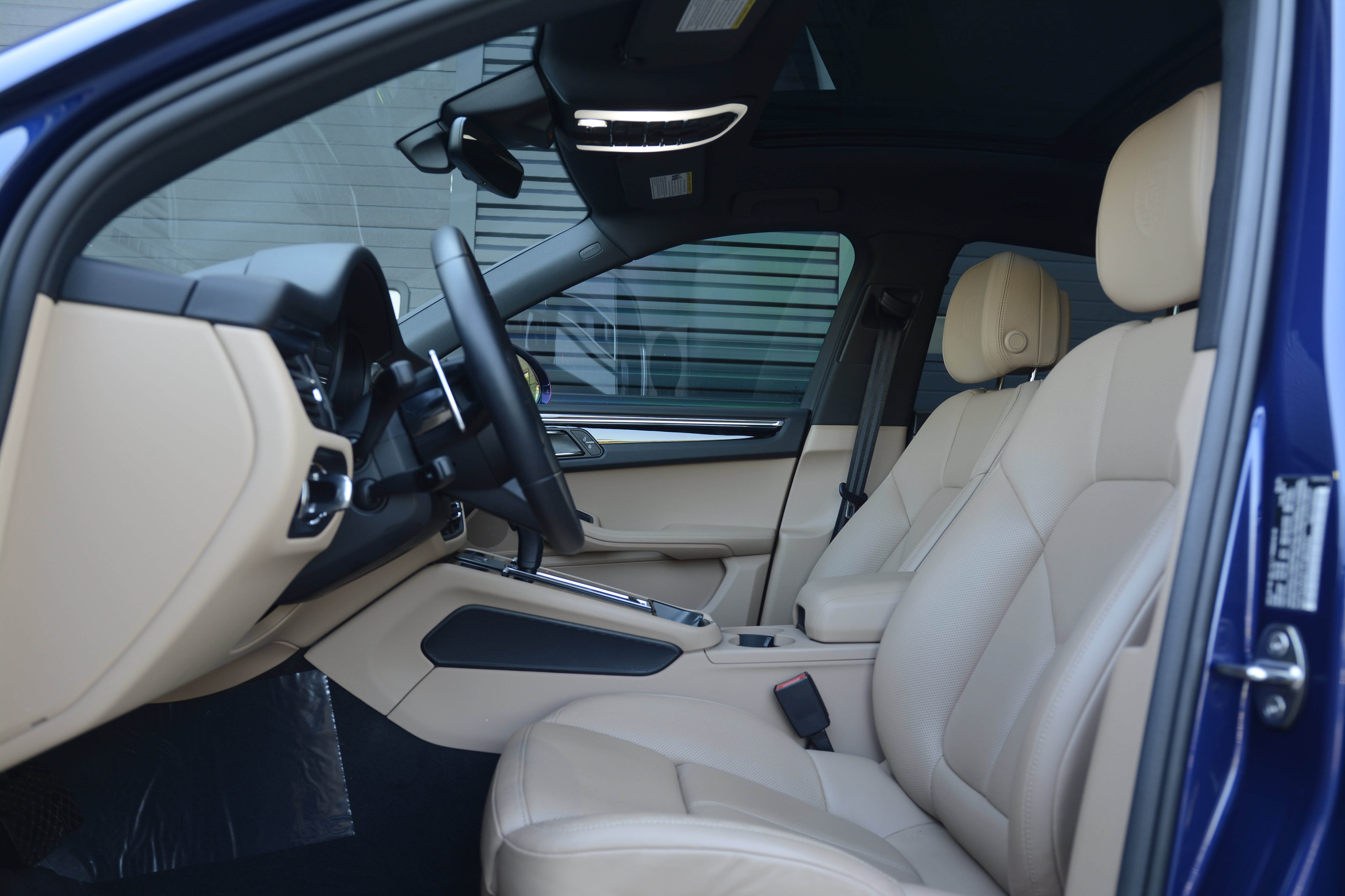 Certified 2026 Porsche Macan AWD/4WD image 16