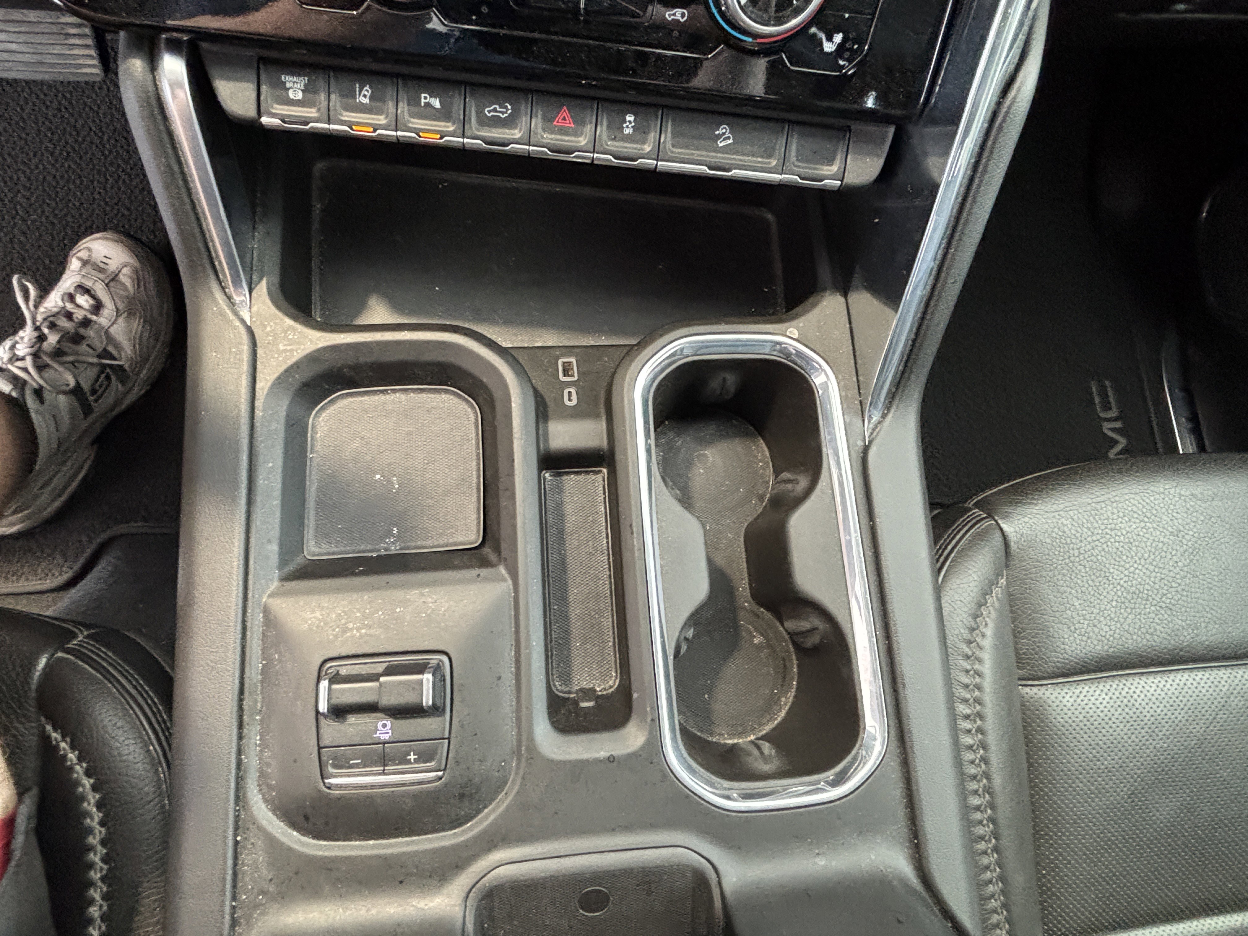 Used 2024 GMC Sierra 2500 Denali w/ Denali Reserve Package image 15