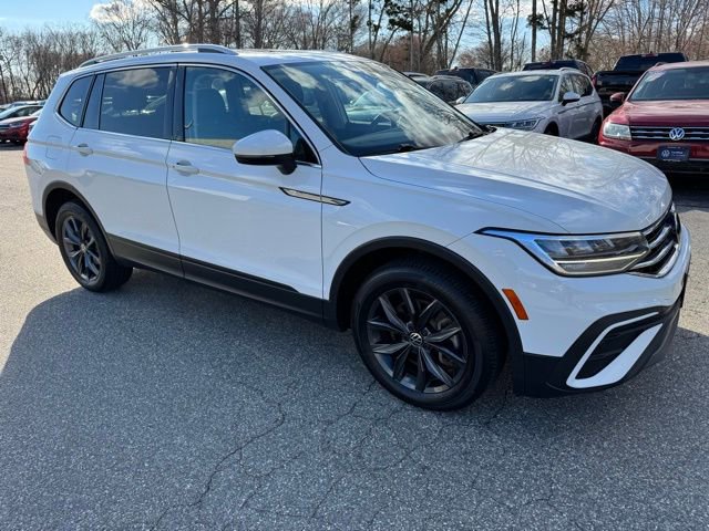 Certified 2022 Volkswagen Tiguan SE w/ Panoramic Sunroof Package image 3