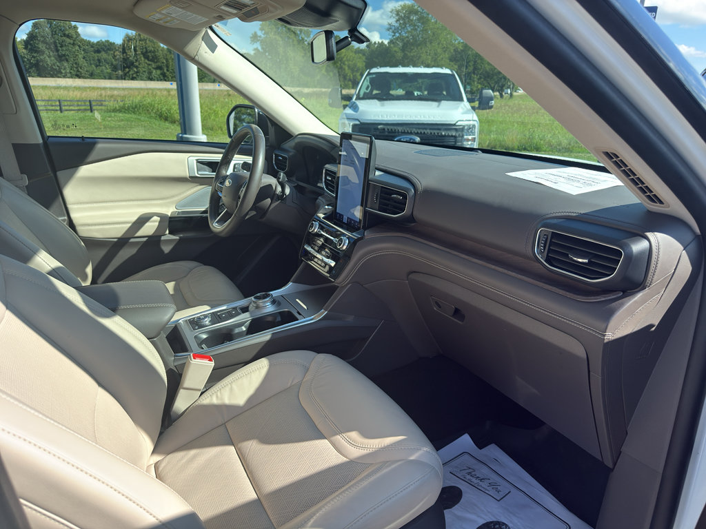 Certified 2023 Ford Explorer Platinum w/ Technology Package AWD/4WD image 15