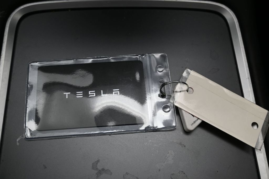 Used 2023 Tesla Model 3 Standard Range RWD image 33